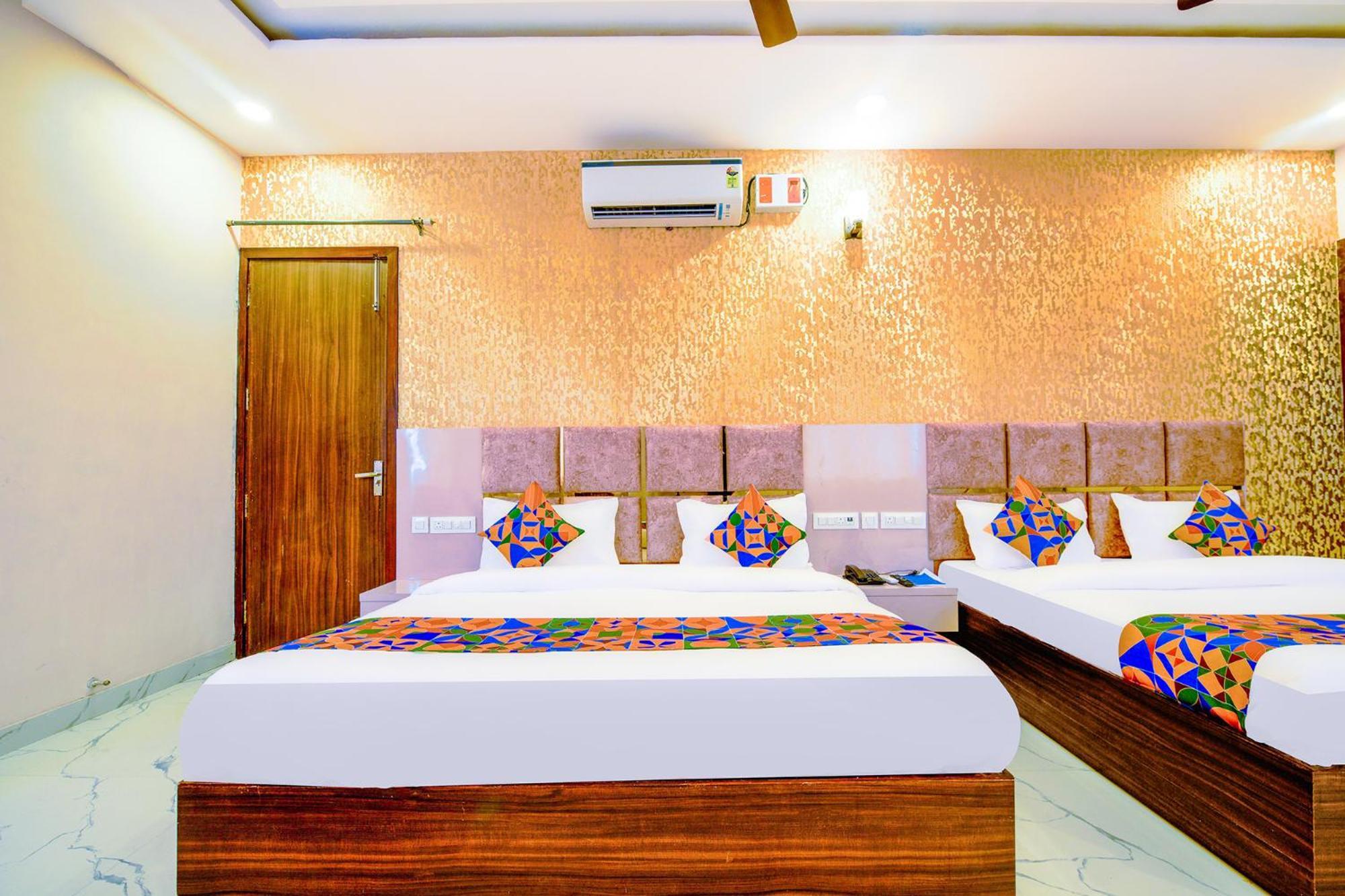 Hotel Fabhotel Lohgarh 3*